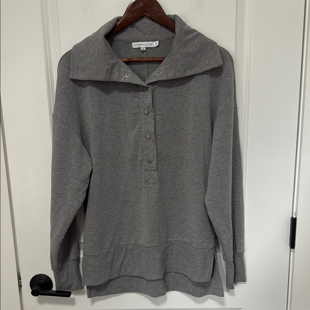 Sincerely Jules Women’s Workout Sweater Gray Long Sleeve size Medium